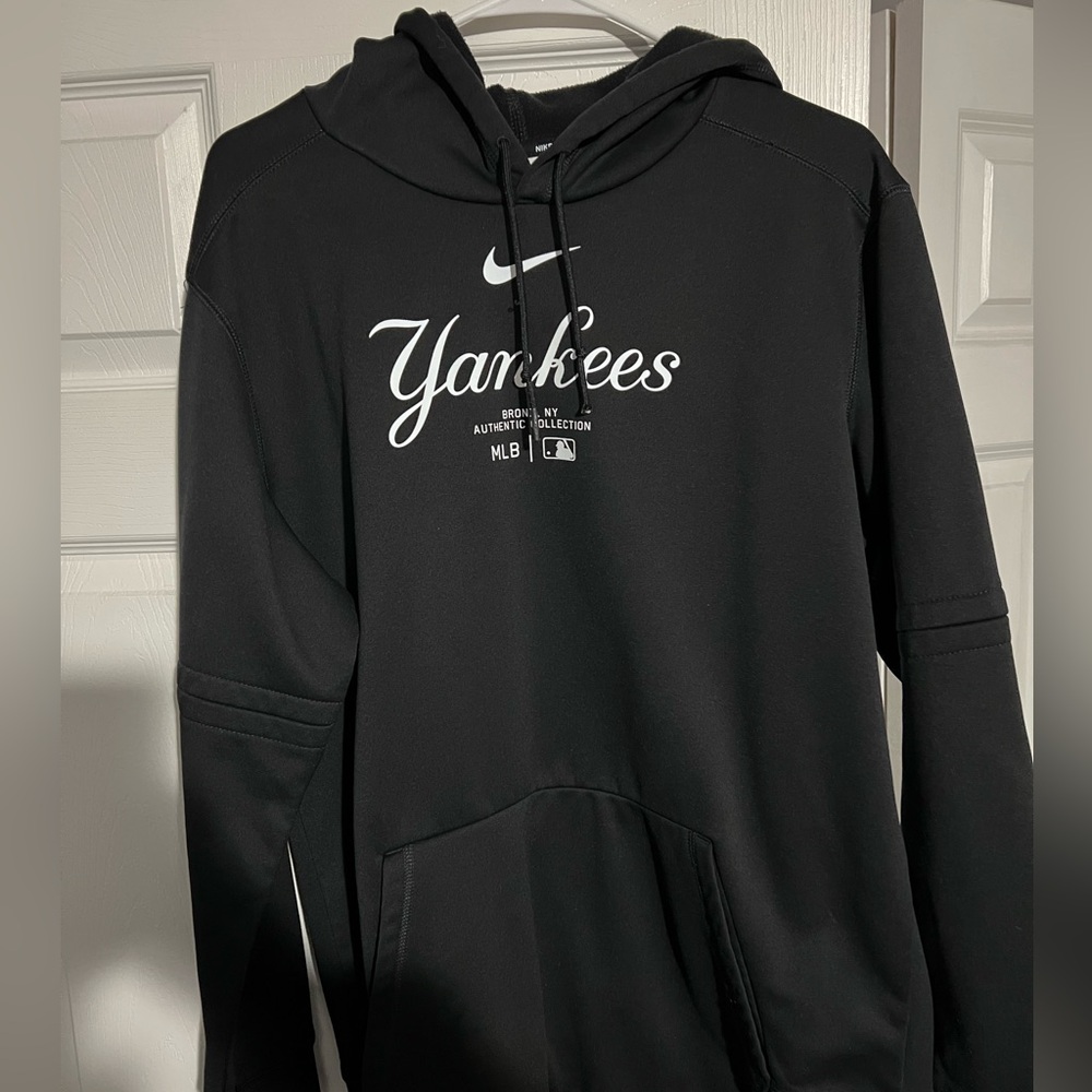 New York Yankees Therma Fit Hoodie